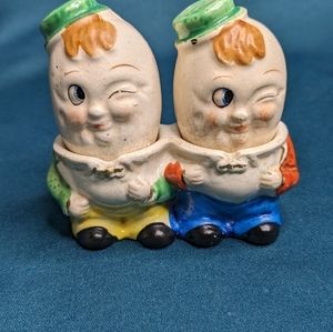 Vintage HUMPTY DUMPTY Salt & Pepper shakers set